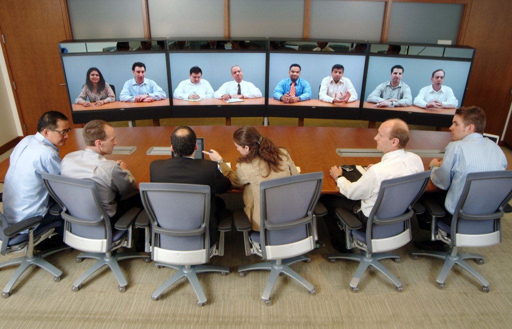 Sedang melakukan rapat di kantor virtual